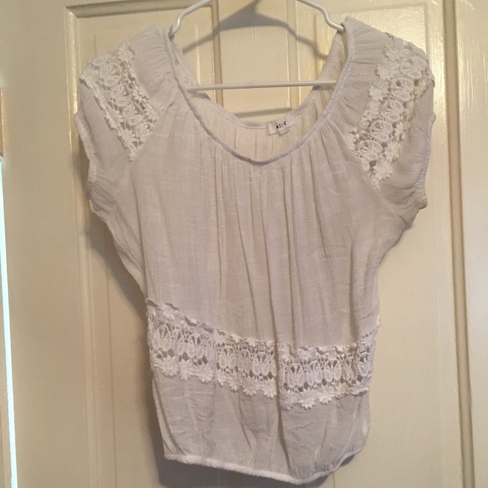 CLOSET CLEAROUT White lace boho top